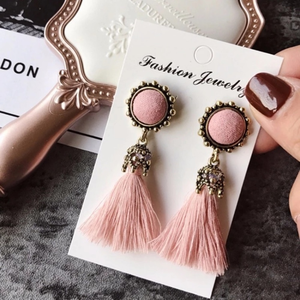 Vintage style gold tone dangle tassel earrings - Picture 2 of 3